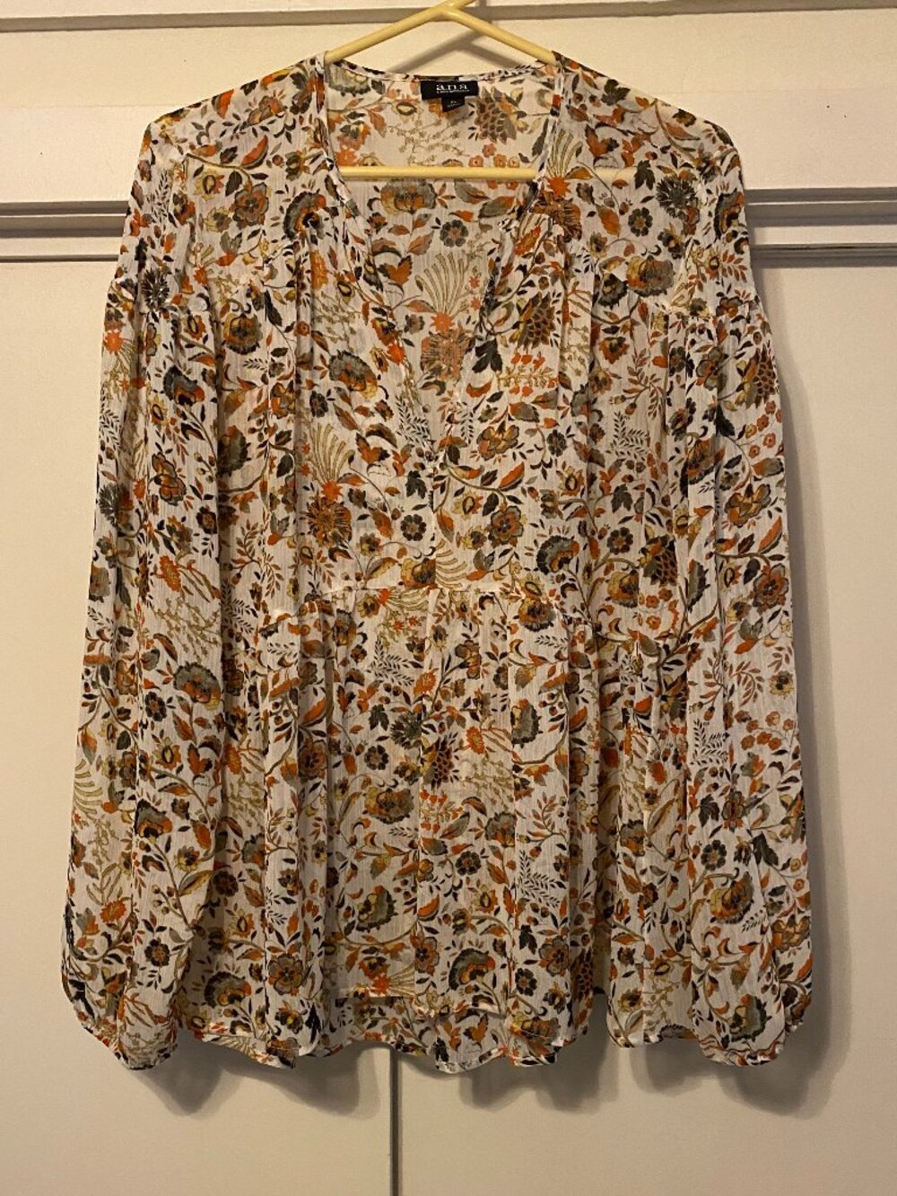 a.n.a., long sleeve, peasant style blouse w/pleated front & back, size XL